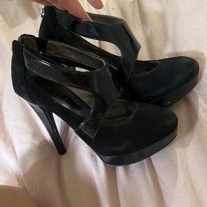 Preloved guess suede shoes